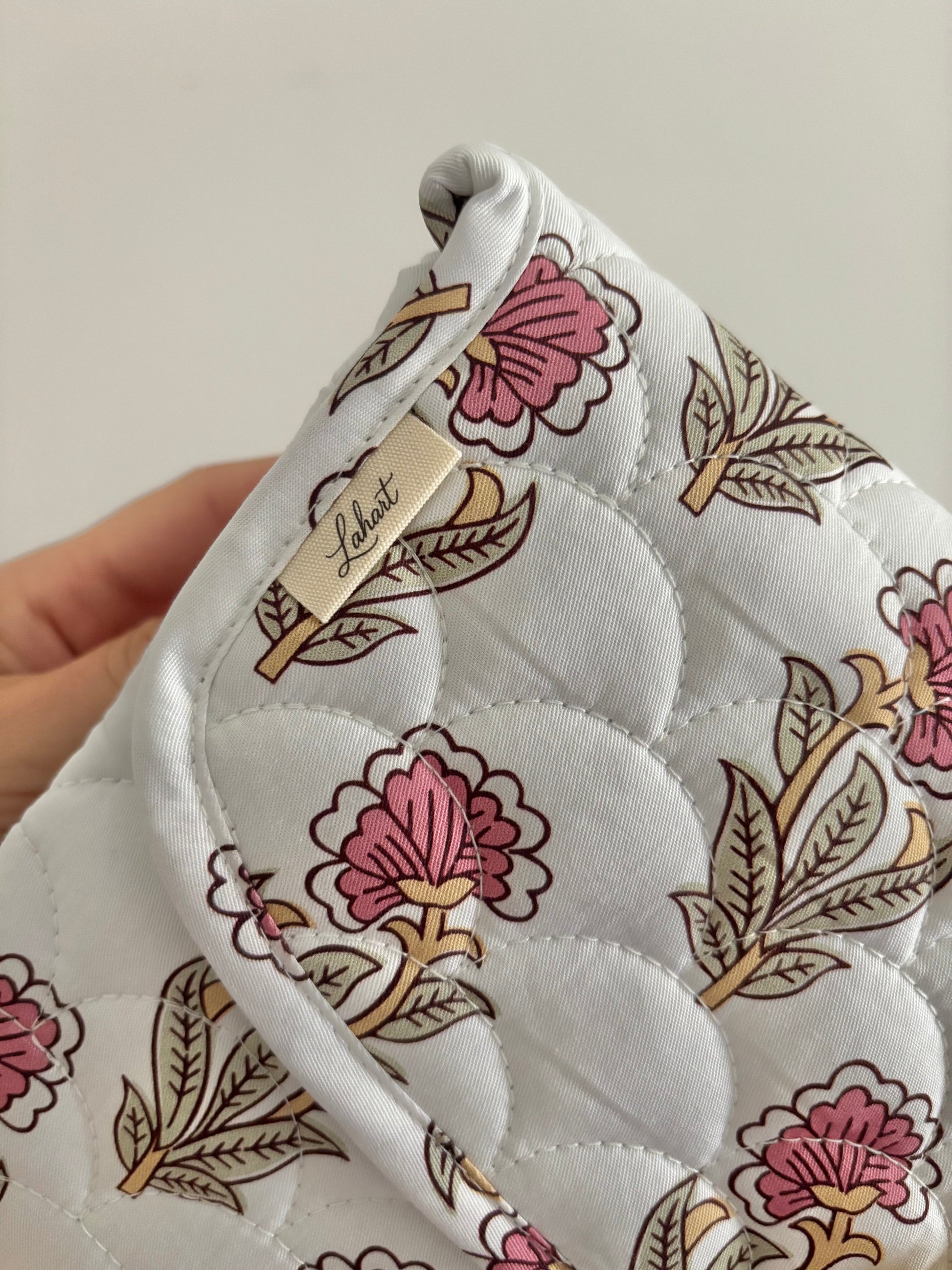 The Lahart Kit – Stylish Diaper Changing Mat & Chic Carry Bag