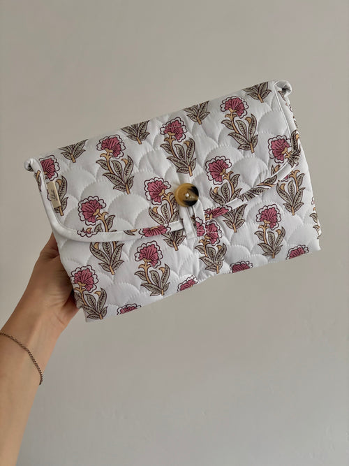 The Lahart Kit – Stylish Diaper Changing Mat & Chic Carry Bag