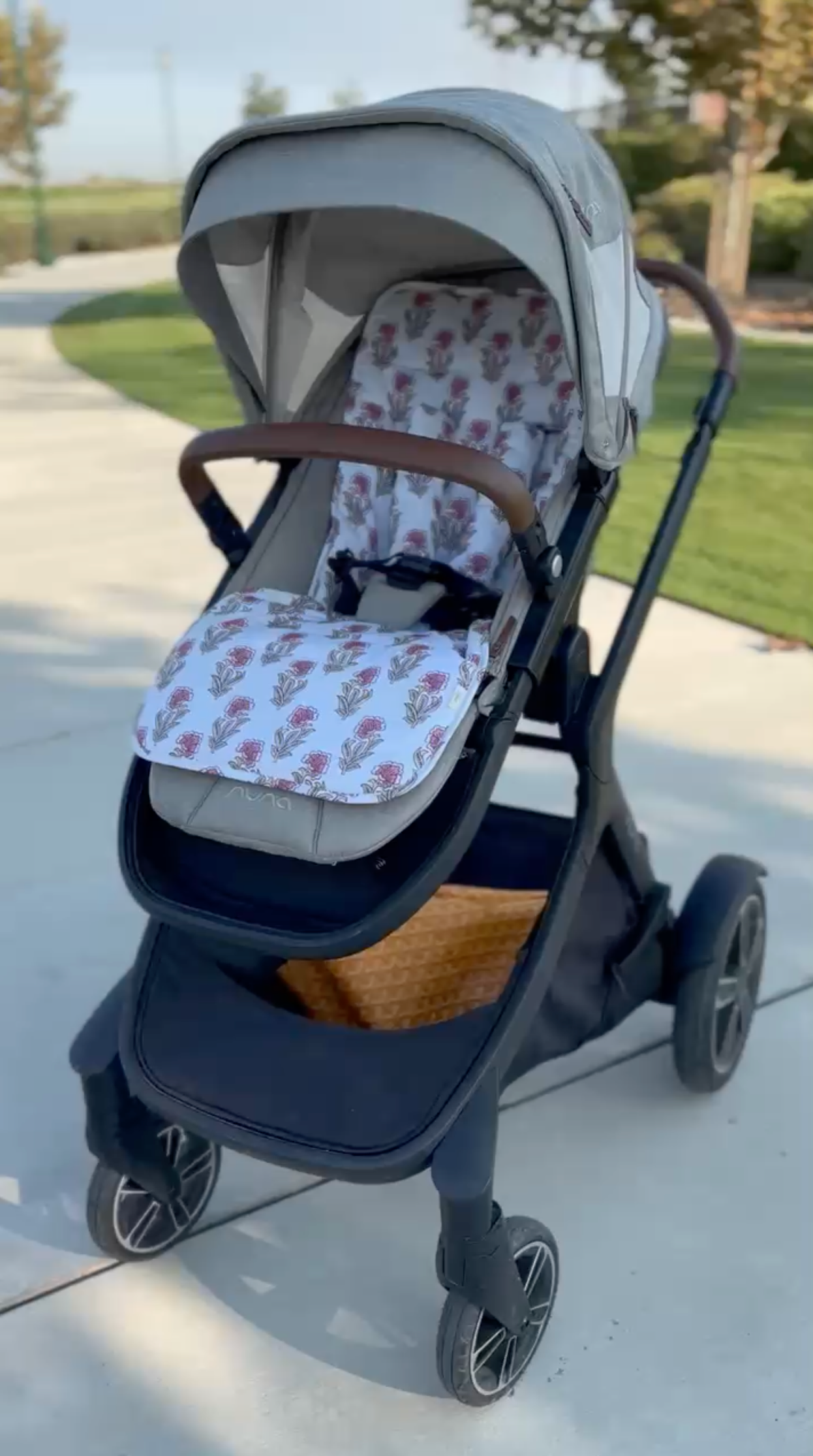 Reversible Pram / Stroller Cover – Stylish & Easy-to-Clean